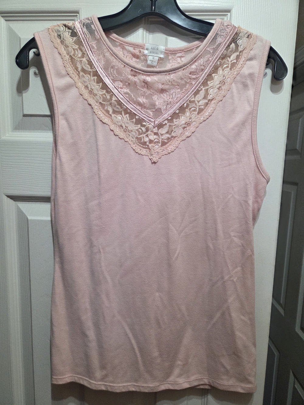 Women’s Sleeveless Lace-Trim Tank Top - Pink-Apt 9